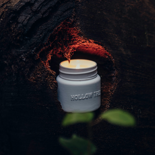 CANDLELIGHT IN HOLLOW TREE CERAMIC CANDLE 
